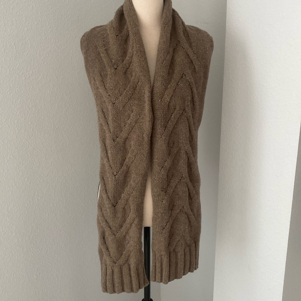Gap 100% Lambs Wool Cable Knit Scarf